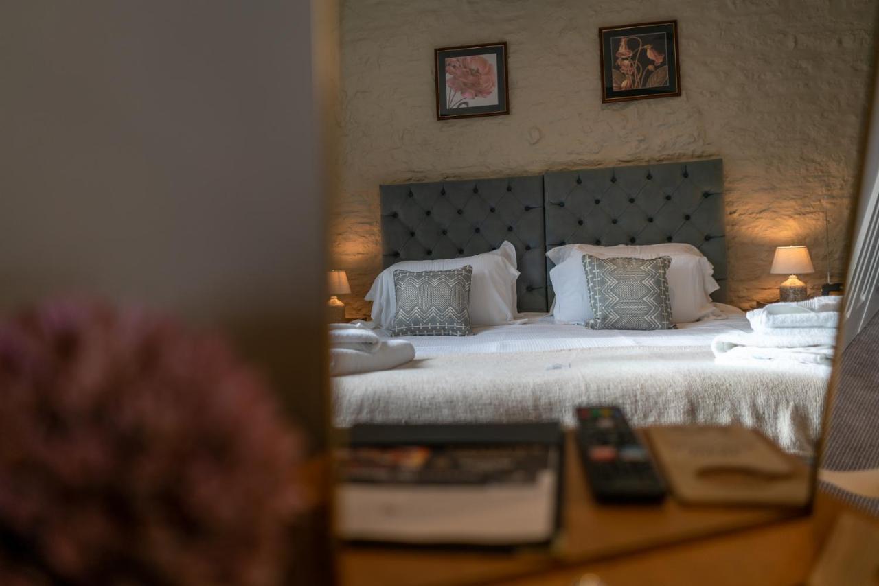 Hotel The Ring 'O' Bells Compton Martin Esterno foto